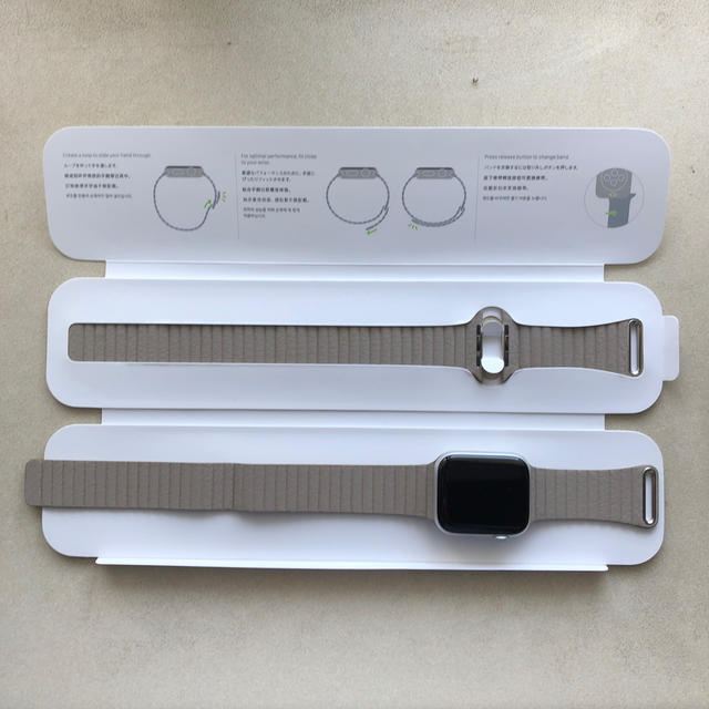 Apple(アップル)の希少Apple Watch 44/45mm用純正品レザーループスモークグレー メンズの時計(腕時計(デジタル))の商品写真