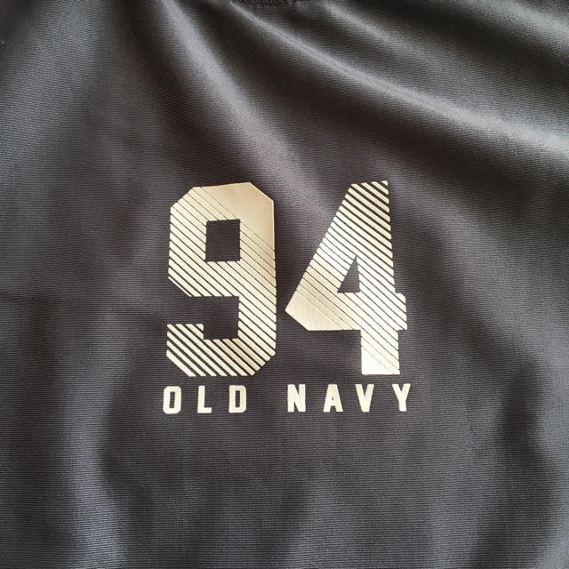 Old Navy(オールドネイビー)のオールドネイビー　ラッシュガード  半袖　グレー　130 キッズ/ベビー/マタニティのキッズ服男の子用(90cm~)(水着)の商品写真