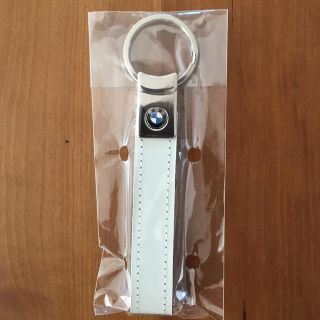 ビーエムダブリュー(BMW)の新品　bmw キーホルダー　ノベルティ　ホワイト(車外アクセサリ)