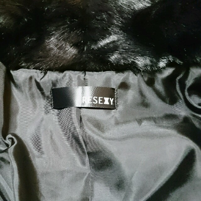 RESEXXY(リゼクシー)のRESEXY ﾚﾃﾞｨｰﾌｧｰｺｰﾄ レディースのジャケット/アウター(毛皮/ファーコート)の商品写真