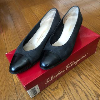 フェラガモ(Ferragamo)のフェラガモ　黒　７ 1／2  パンプス(ローファー/革靴)