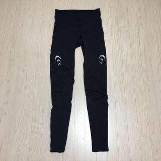 シースリーフィット(C3fit)のC3fit ランニング  テニス 🎾レディースタイツ  (ウェア)