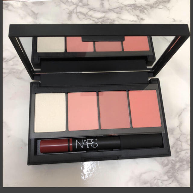 NARS(ナーズ)のNARS リカーリングデアー　チーク&リップパレット コスメ/美容のベースメイク/化粧品(チーク)の商品写真