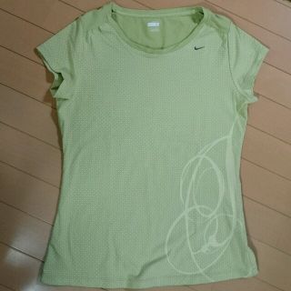 ナイキ(NIKE)のNIKE グリーンTシャツ(Tシャツ(半袖/袖なし))