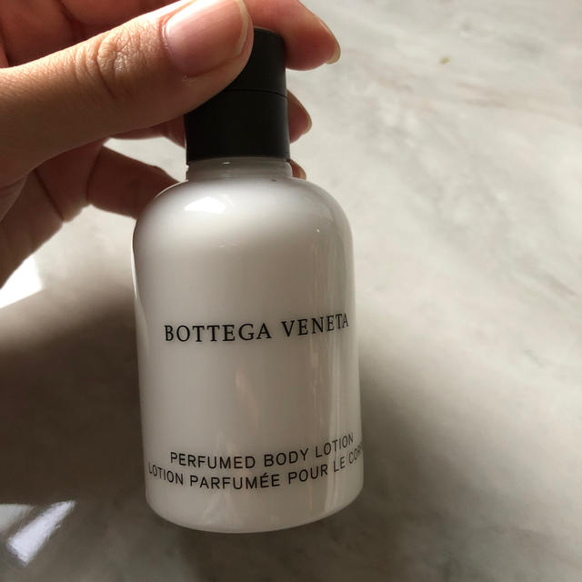 Bottega Veneta(ボッテガヴェネタ)の100ml 大ボトルのボッテガセット コスメ/美容のスキンケア/基礎化粧品(化粧水/ローション)の商品写真