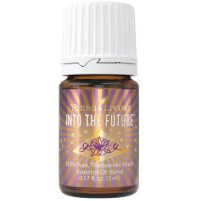 日本未発売　ヤングリビング　Into The Future　5ml コスメ/美容のリラクゼーション(エッセンシャルオイル（精油）)の商品写真