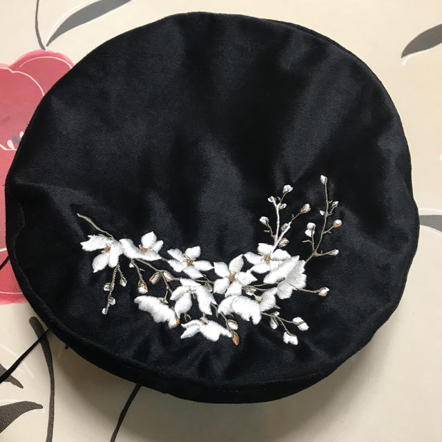 ベレー帽　黒　桜柄　フリーサイズ レディースの帽子(ハンチング/ベレー帽)の商品写真