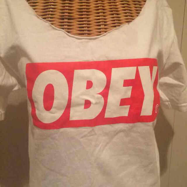 OBEY(オベイ)の【OBEY】ロゴプリント Tシャツ レディースのトップス(Tシャツ(半袖/袖なし))の商品写真