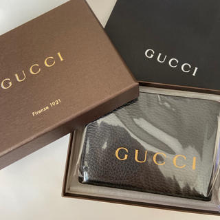 グッチ(Gucci)の新品　グッチ GUCCI メンズ　ブラックレザー 二つ折り財布 黒(折り財布)