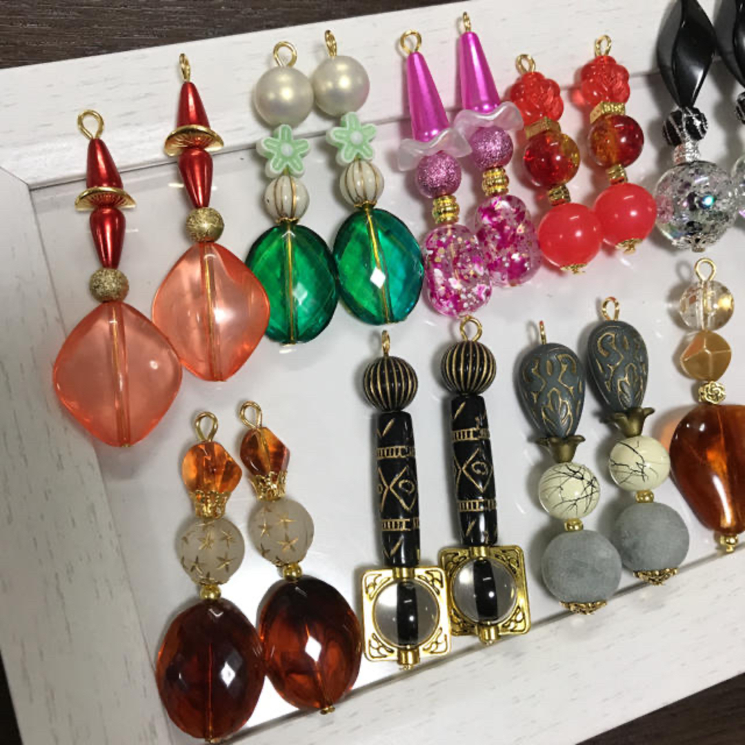 ハンドメイド ピアス 9点セット(61 )と 6点セット(84) ハンドメイドのアクセサリー(ピアス)の商品写真