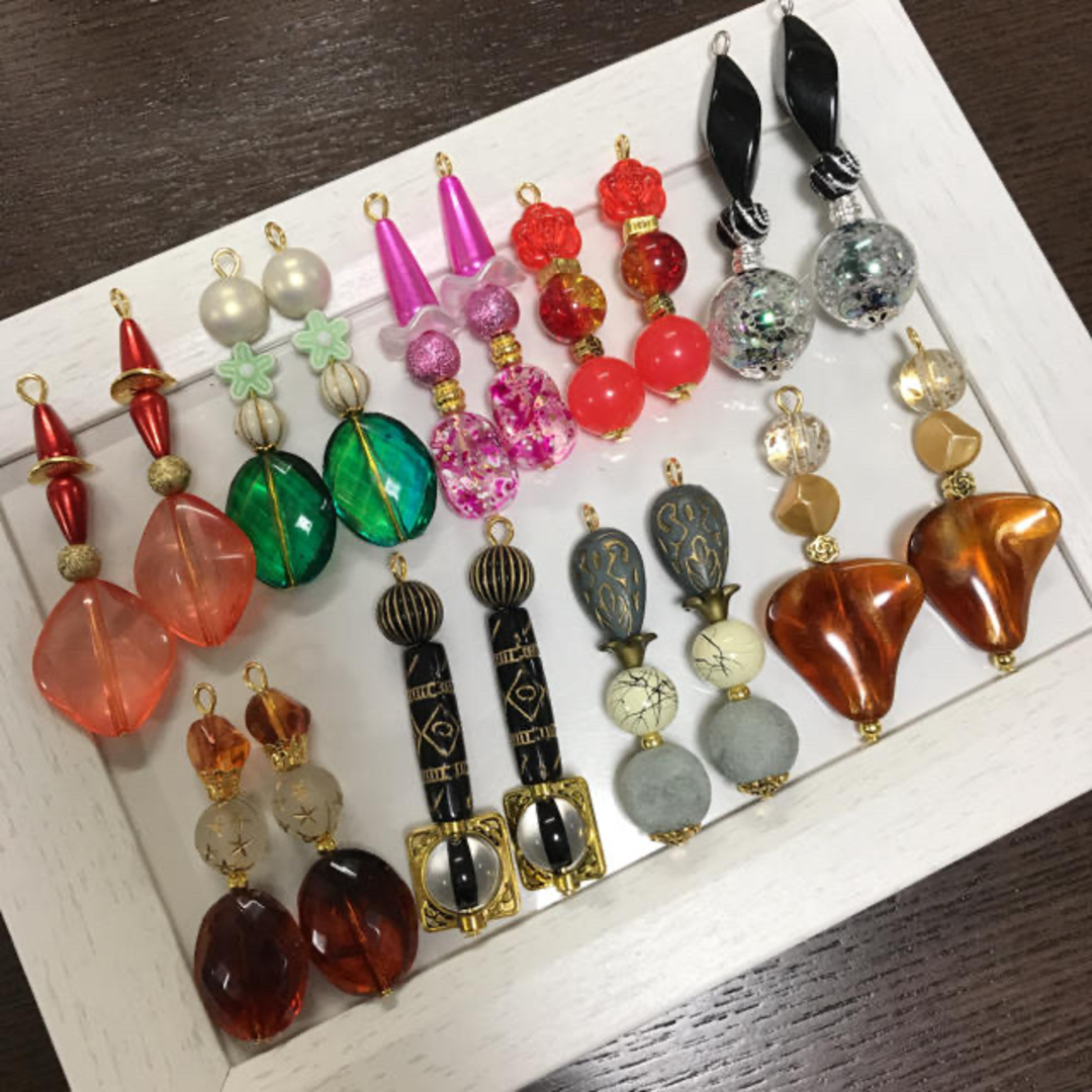 ハンドメイド ピアス 9点セット(61 )と 6点セット(84) ハンドメイドのアクセサリー(ピアス)の商品写真