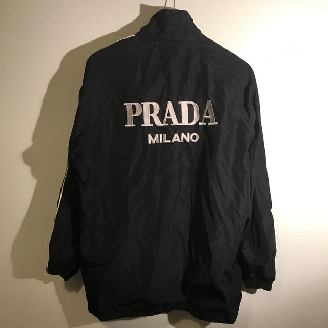 PRADA(プラダ)のPRADA/プラダ/コーチジャケット/ロゴ/ミラノ/タグ付/未使用 メンズのジャケット/アウター(ブルゾン)の商品写真