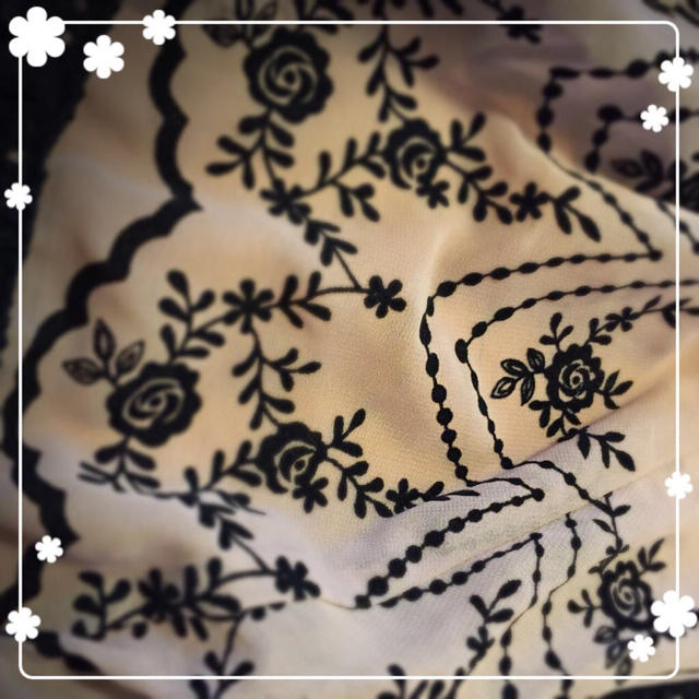 axes femme(アクシーズファム)のバラ柄 スカート ワンピース レディースのワンピース(ひざ丈ワンピース)の商品写真