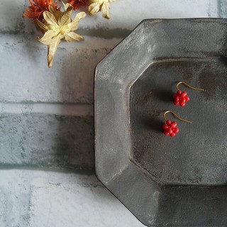フォーティファイブアール(45R)の赤い果実のピアス イヤリング(ピアス)