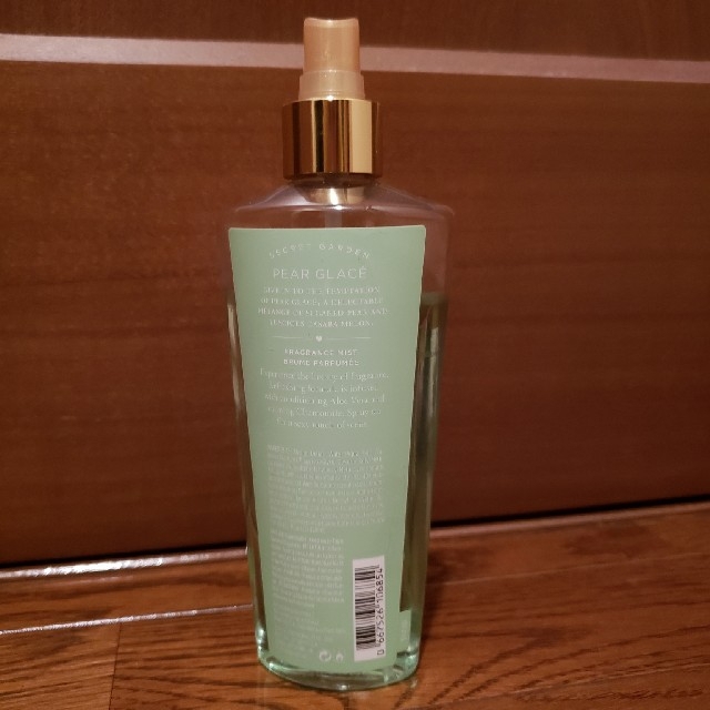 Victoria's Secret(ヴィクトリアズシークレット)のVictoria's secret pear glace ボディミスト　梨メロン コスメ/美容の香水(香水(女性用))の商品写真