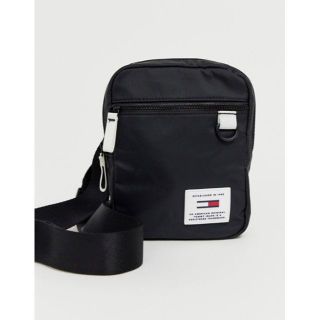 トミーヒルフィガー(TOMMY HILFIGER)の☆日本未入荷☆　トミー　ショルダーバッグ　ブラック　★新品・未使用★(ショルダーバッグ)