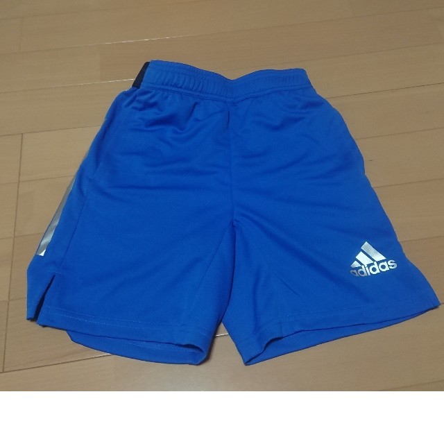 adidas(アディダス)のadidas ハーフパンツ 110  キッズ/ベビー/マタニティのキッズ服男の子用(90cm~)(パンツ/スパッツ)の商品写真