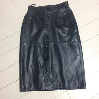ピンキーアンドダイアン(Pinky&Dianne)の革のスカート、黒です。(ひざ丈スカート)
