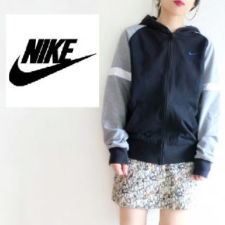 ナイキ(NIKE)の【激かわ♡】ゆるサイズ　NIKE　黒×グレー　ラグラン　ジップアップ　パーカー(パーカー)