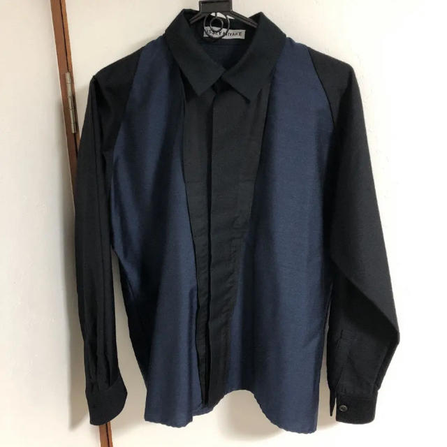 ISSEY MIYAKE(イッセイミヤケ)の【美品】ISSEYMIYAKE イッセイミヤケ 16aw バイカラー 比翼シャツ メンズのトップス(シャツ)の商品写真