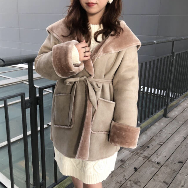 VAPORIZEのリアルムートンパーカー Mサイズ 新品 BEAMS 人気ブランドを