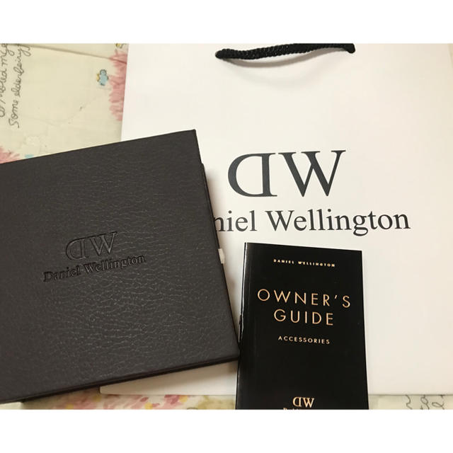 Daniel Wellington(ダニエルウェリントン)の   （箱付き）DWダニエルウェリントンバングルシルバーL メンズのアクセサリー(バングル/リストバンド)の商品写真