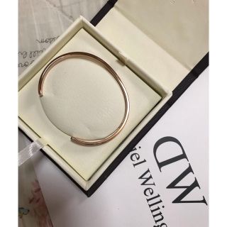 ダニエルウェリントン(Daniel Wellington)の（箱付き）DWダニエルウェリントンバングルローズゴールドL(ブレスレット/バングル)