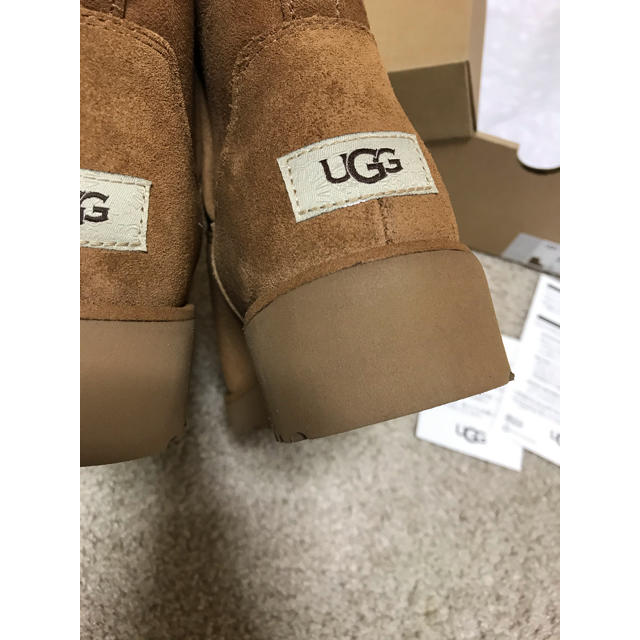 UGG(アグ)の新品 未使用 UGG ムートンブーツ クリスティン　23.5 6.5 アグ レディースの靴/シューズ(ブーツ)の商品写真