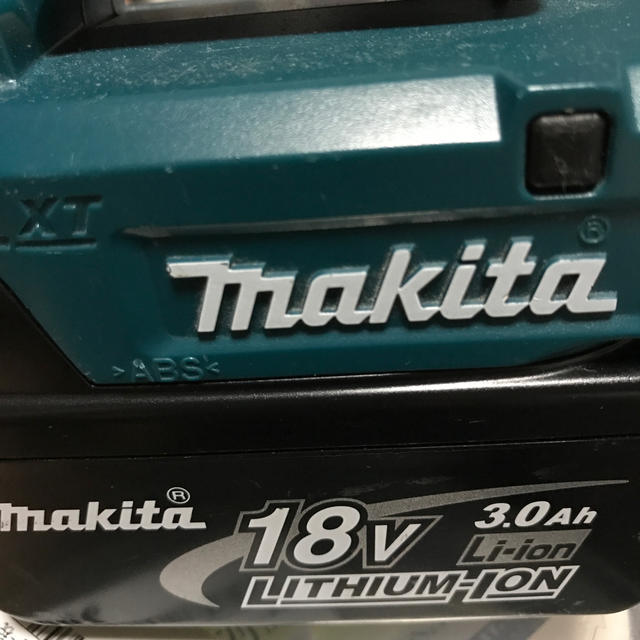 Makita(マキタ)のバッテリー スマホ/家電/カメラのスマートフォン/携帯電話(バッテリー/充電器)の商品写真