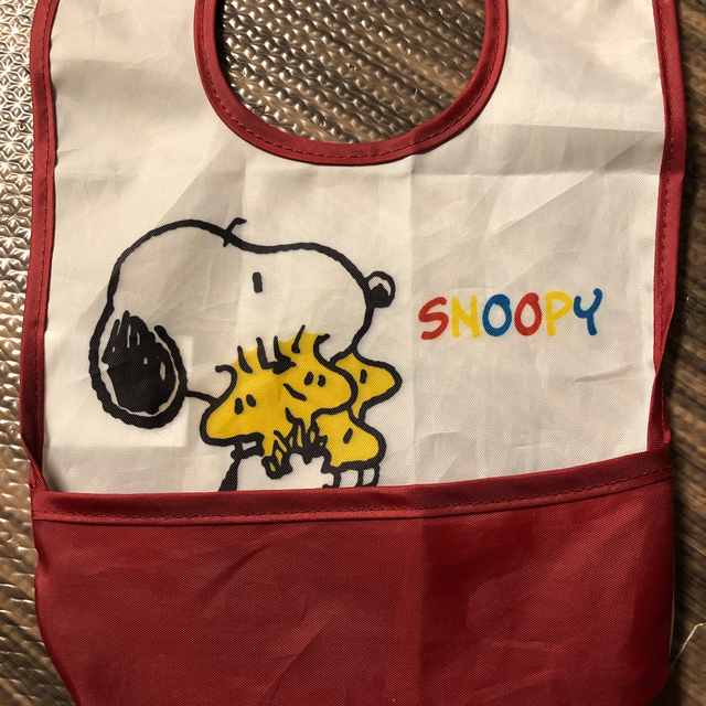 SNOOPY(スヌーピー)のスヌーピー　食事用スタイ　 キッズ/ベビー/マタニティの授乳/お食事用品(お食事エプロン)の商品写真