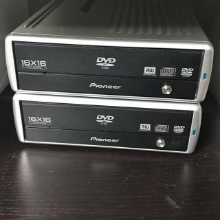 パイオニア(Pioneer)のパイオニアの外付けDVDドライブ 2台セット pioneer DVR-S806(PC周辺機器)