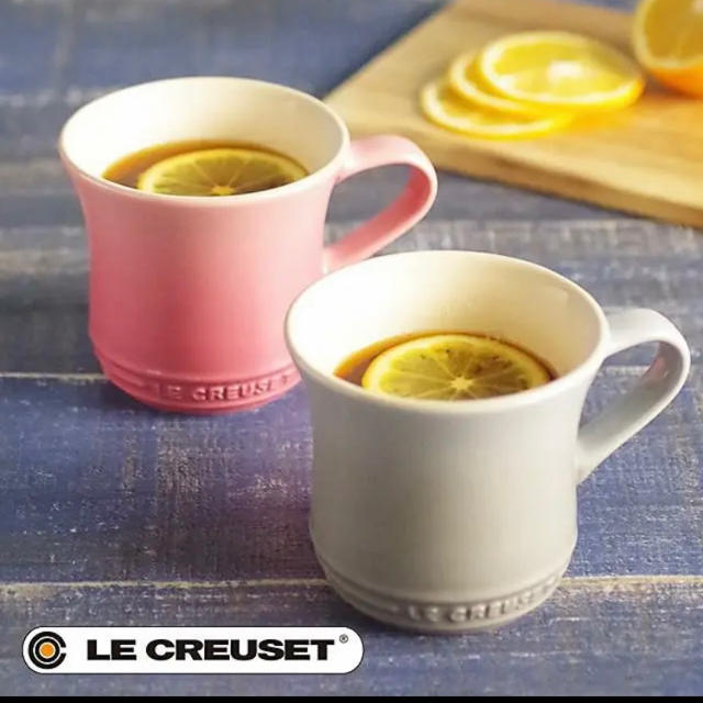 LE CREUSET(ルクルーゼ)のル・クルーゼ ペアマグカップ auスター限定ペアカラー 新品未使用 インテリア/住まい/日用品のキッチン/食器(グラス/カップ)の商品写真