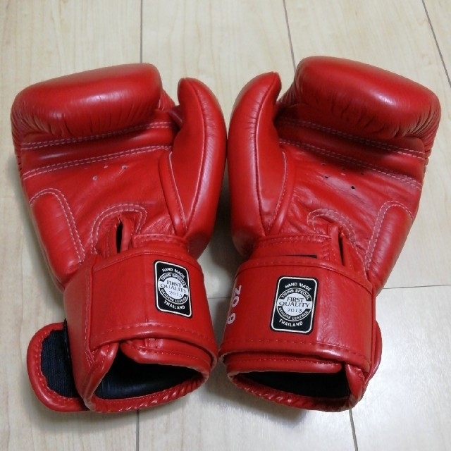 【美品】TWINSボクシンググローブ6oz(赤) スポーツ/アウトドアのスポーツ/アウトドア その他(ボクシング)の商品写真