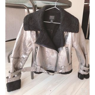 フォーエバートゥエンティーワン(FOREVER 21)の新品タグ付き♡Forever21♡シルバー♡ライダース♡ボア♡おしゃれ♡(ライダースジャケット)