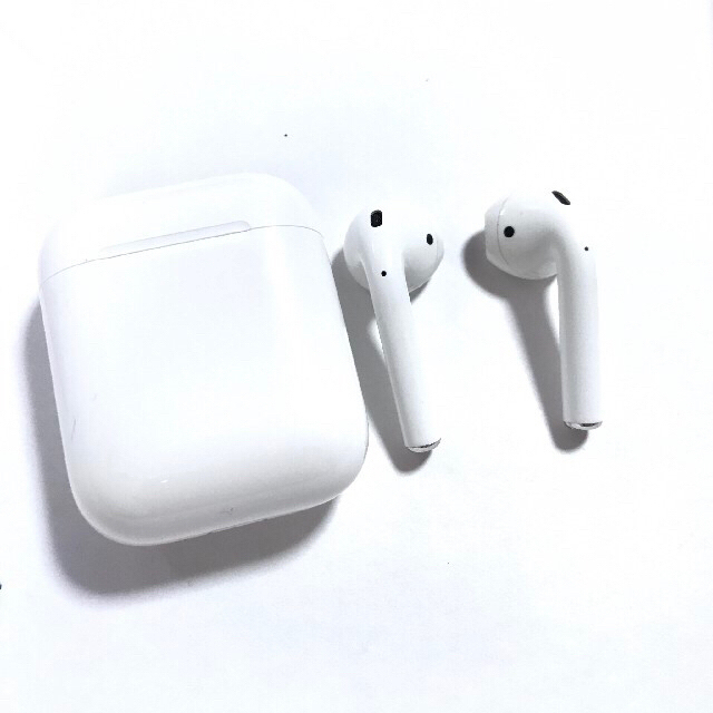 Apple(アップル)のapple airpods 第1世代 付属品有り オマケ付き 中古 スマホ/家電/カメラのオーディオ機器(ヘッドフォン/イヤフォン)の商品写真