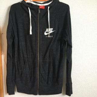 ナイキ(NIKE)のNIKE パーカー(パーカー)