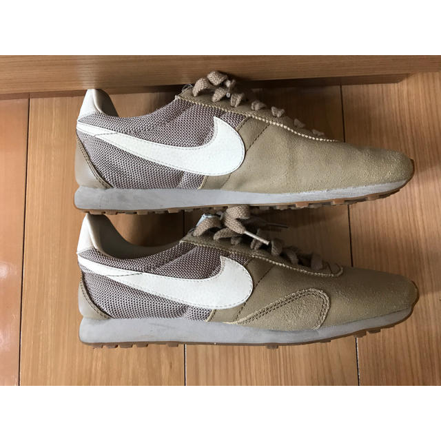 NIKE(ナイキ)の期間限定お値下げ⭐︎ナイキスニーカー　　25.0cm ベージュ レディースの靴/シューズ(スニーカー)の商品写真