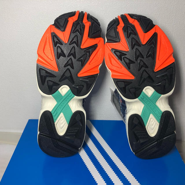 adidas(アディダス)の新品 タグ付き★ アディダス オリジナルス スニーカー ファルコン 24cm レディースの靴/シューズ(スニーカー)の商品写真