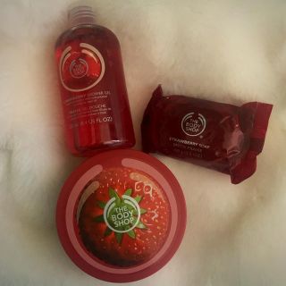 ザボディショップ(THE BODY SHOP)のザ・ボディショップ ストロベリー ボディバター シャワージェル ソープ セット(ボディクリーム)