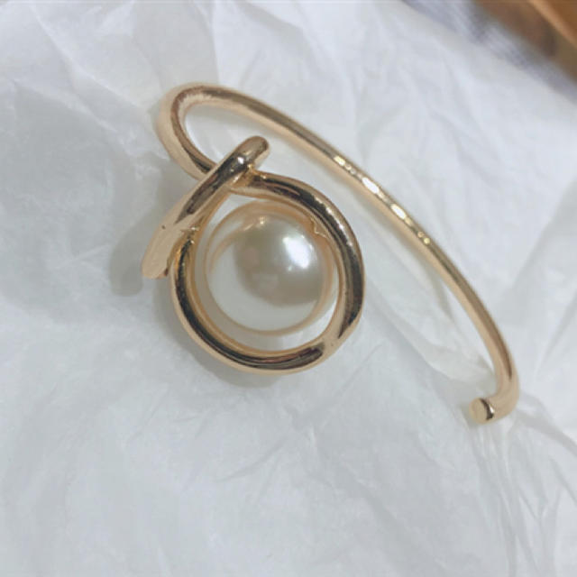 Ameri VINTAGE(アメリヴィンテージ)の【NEW】新品インポート♡一粒パール ブレスレット バングル ゴールド レディースのアクセサリー(ブレスレット/バングル)の商品写真