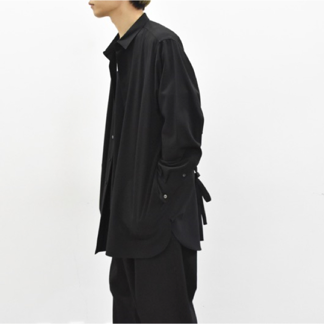 YAECA(ヤエカ)のprasthana / strings long shirt - BLACK メンズのトップス(シャツ)の商品写真