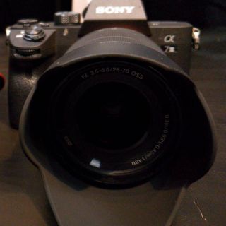 ソニー(SONY)の【超美品】α7Ⅲ レンズキット(ミラーレス一眼)