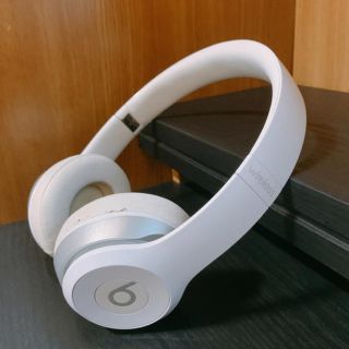 ビーツバイドクタードレ(Beats by Dr Dre)の大人気Beats solo2 Wirelessホワイト、お買い得です♪(ヘッドフォン/イヤフォン)