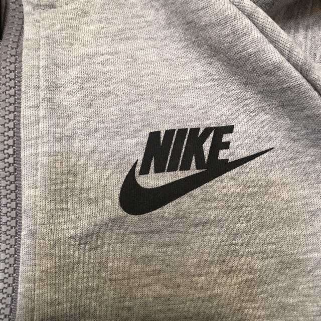 NIKE(ナイキ)のナイキ テックフリース  新品 130 キッズ/ベビー/マタニティのキッズ服男の子用(90cm~)(ジャケット/上着)の商品写真