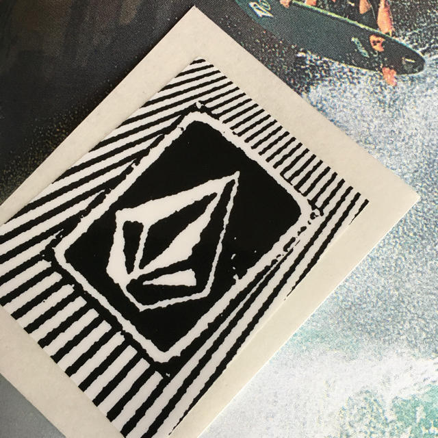 volcom(ボルコム)のVOLCOMボルコムUSA限定 非売品BEAMアイコンステッカー スポーツ/アウトドアのスポーツ/アウトドア その他(サーフィン)の商品写真