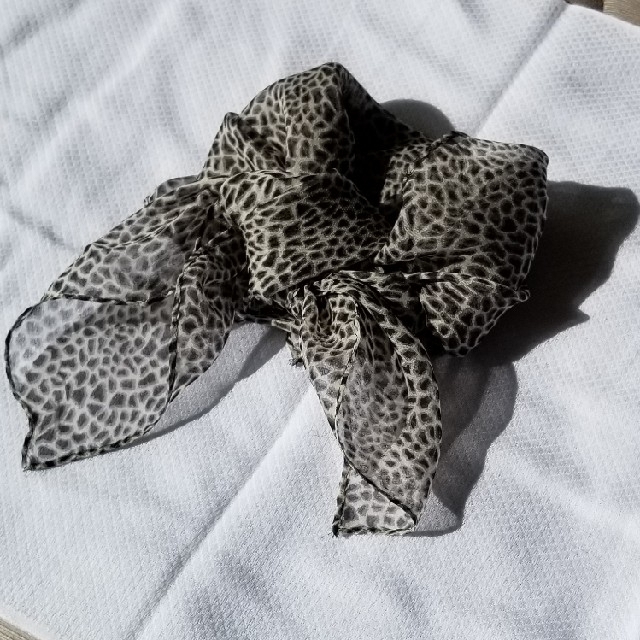 スカーフアニマル柄　シフォン生地　約50cm×約50cm ハンドメイドのファッション小物(スカーフ)の商品写真