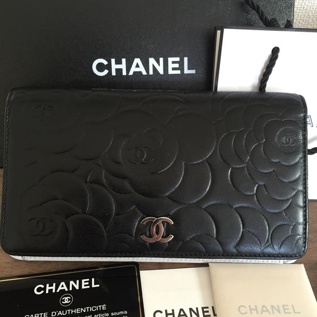 CHANEL(シャネル)のシャネル カメリア 二つ折り長財布 レディースのファッション小物(財布)の商品写真