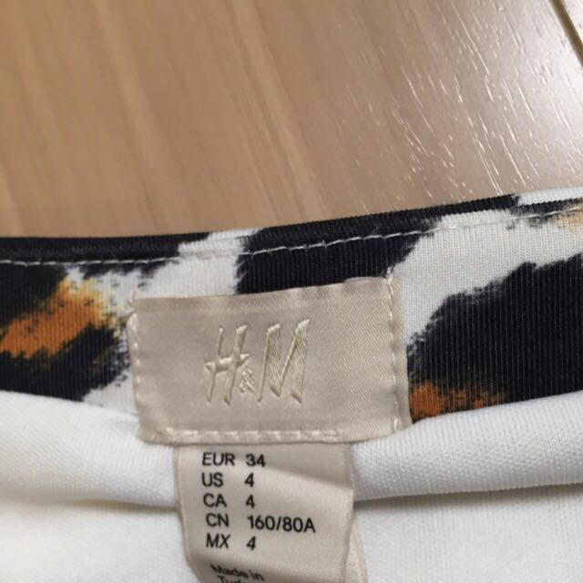 H&M(エイチアンドエム)のレオパードペプラムトップス レディースのトップス(シャツ/ブラウス(半袖/袖なし))の商品写真