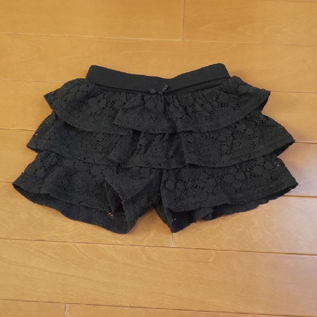 西松屋(ニシマツヤ)のレース ショートパンツキュロットスカート 95 キッズ/ベビー/マタニティのキッズ服女の子用(90cm~)(パンツ/スパッツ)の商品写真