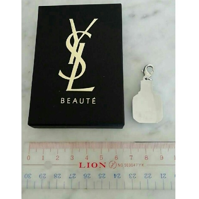 Yves Saint Laurent Beaute(イヴサンローランボーテ)の【新品】YVES SAINT LAURENT BEAUTE CHARM レディースのアクセサリー(チャーム)の商品写真